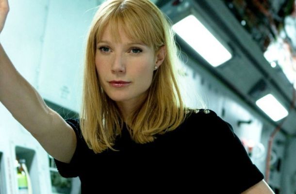  Paltrow ha sido acusada muchas veces de ser bastante cotilla y hablar de sus amigos famosos sin respetar su privacidad, por lo que es lógico que nadie en Hollwood la quiera a su alrededor.