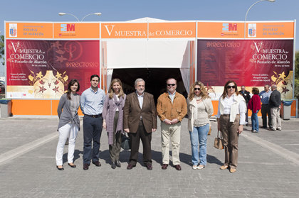 Beteta visitó la V Muestra de Comercio de Pozuelo de Alarcón.