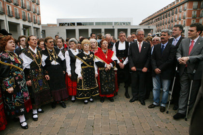Homenaje de las casas regionales de Leganés a los héroes del 2 de Mayo