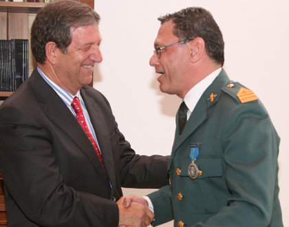 Partida entrega la medalla de la Villa al sargento Jesús Sancho Muñiz