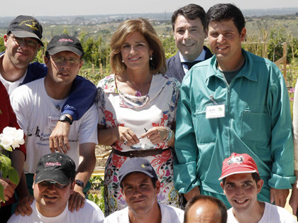 González y Botella visitan la Fundación Huerta de Montecarmelo para personas con discapacidad