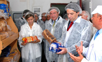 Soler y Manglano visitan las instalaciones de la empresa Tradipán