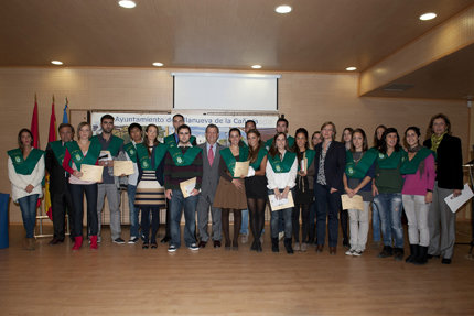 Luis Partida preside el homenaje a los titulados de la UAX becados por Villanueva de la Cañada
