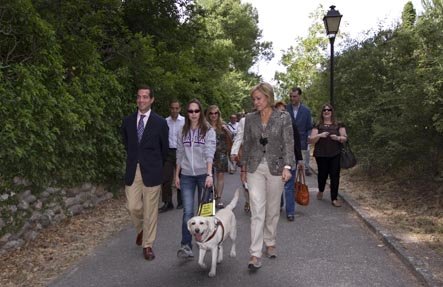 Mariño y Victoria recorrieron una de las rutas para invidentes en el Valle del Lozoya