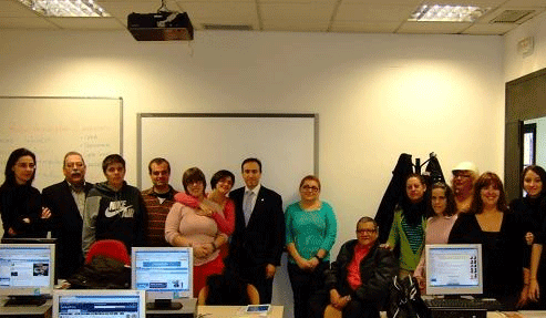 El edil de Asuntos Sociales entregó los diplomas del curso de Búsqueda de Empleo en Internet para discapacitados