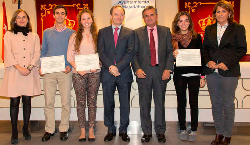 Foxa entrega las becas a la excelencia a 3 estudiantes del municipio 