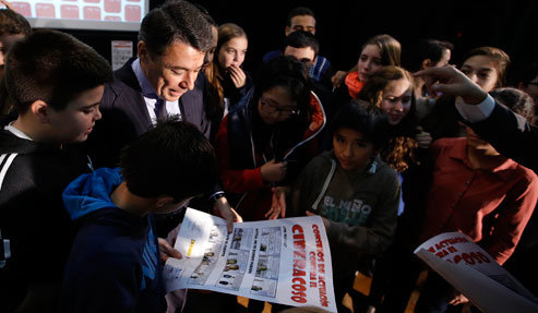 González presenta una guía contra el ciberacoso infantil