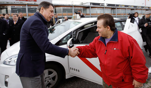 González: Los taxistas se ahorrarán 85€ con la retirada del "céntimo sanitario"