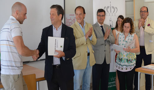 16 alumnos reciben de manos del alcalde el certificado de profesionalidad 