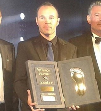 Iniesta, galardonado con el premio Golden Foot