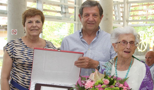 Placa conmemorativa para una vecina centenaria del municipio