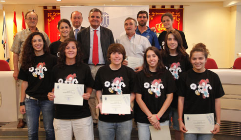 Diplomas para las féminas del club Afar 4 por su ascenso a 1ª