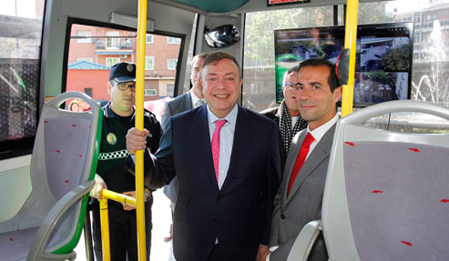 La policía local cuenta con el primer minibús de toda la región 