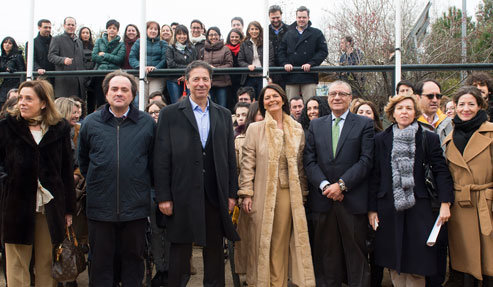 Discapacitados y voluntarios rehabilitan el edificio Educación Ambiental