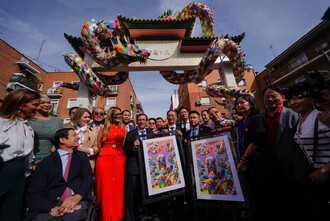 Madrid estrena su primer arco chino, un símbolo de convivencia cultural