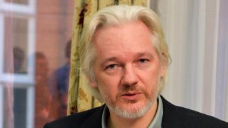 Assange: Podemos existe gracias a Internet