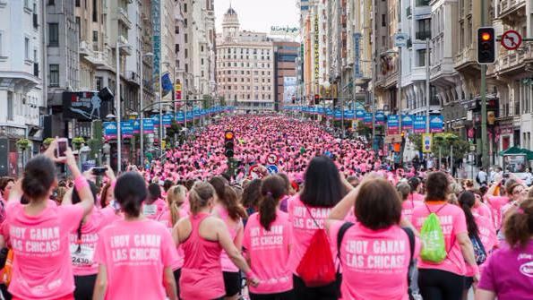 La Carrera de la Mujer resiste a la lluvia en Madrid con 32.000 participantes