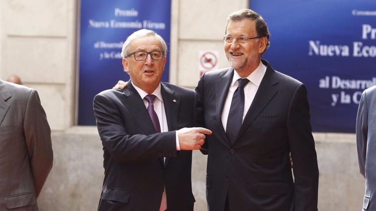 Junker estudia la peticion de Rajoy para que no sancionen a España
