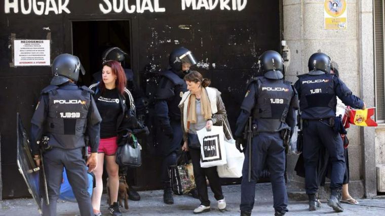La Policía vuelve a desalojar a los okupas de Hogar Social y detiene a dos de ellos