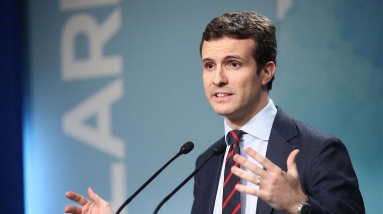 Casado será candidato si se “salva” del escándalo de los másteres