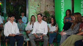 Juanma Moreno cierra campaña en Málaga mientras PSOE, Vox y la izquierda se citan en Sevilla