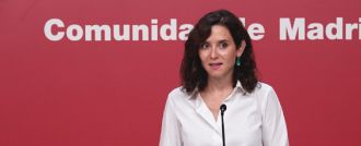 El error de Ayuso que corrige a toda velocidad y hacía feliz a Sánchez y también a Feijóo