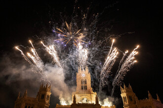 Madrid ilumina el cielo con un espectáculo piromusical por la Hispanidad