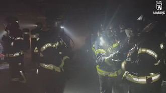 Incendio en garaje de calle Obanos deja a una persona herida leve