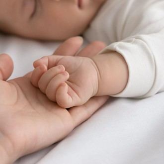 Ayudas por nacimiento y adopción benefician a 367 familias en la localidad