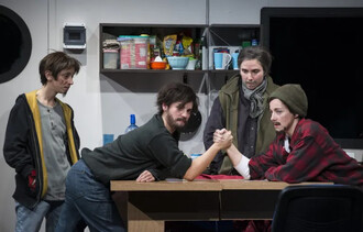 El teatro argentino Piel de Lava presenta dos obras en Madrid: 'Petróleo' y 'Parlamento'