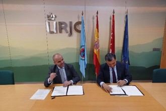 La URJC y Fundación AYO firman acuerdo para apoyar a jóvenes vulnerables