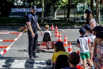 Cerca de 200 escolares participan en la jornada 'Poli por un día'