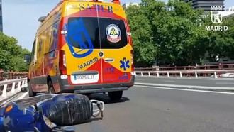 Motociclista grave tras colisión con coche en Madrid