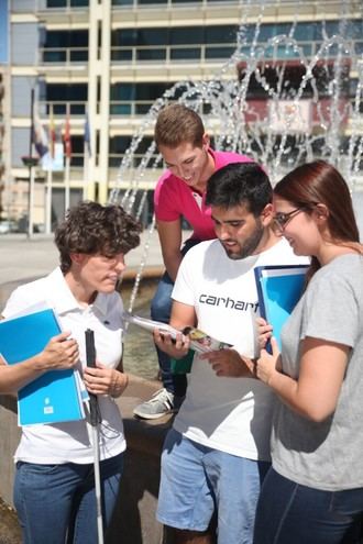 Casi mil estudiantes recibirán ayudas de hasta mil euros para sus estudios universitarios