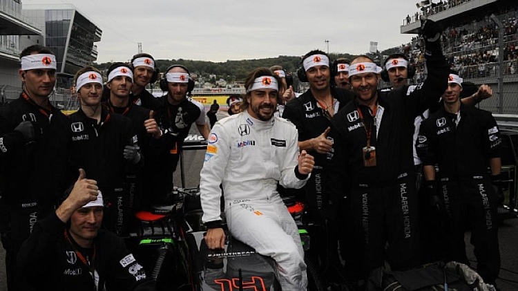 Alonso: "Hemos metido a los dos coches en los puntos"