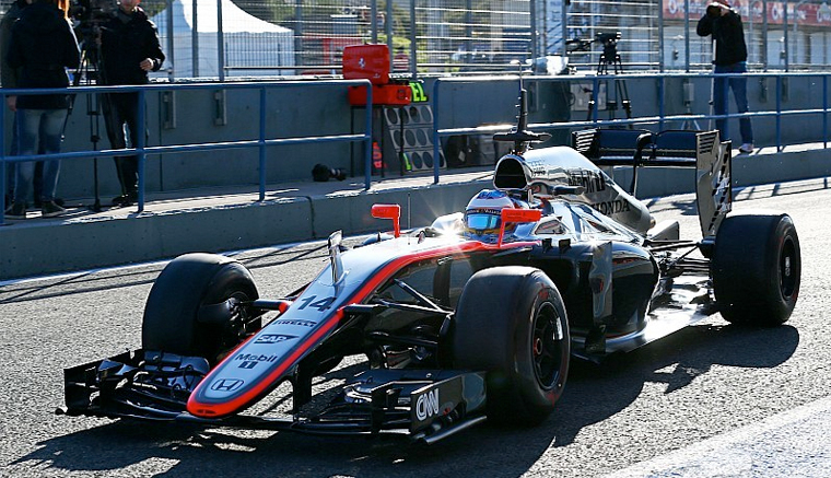 Alonso estrena el McLaren y el Ferrari de Vettel marca el mejor tiempo en Jerez