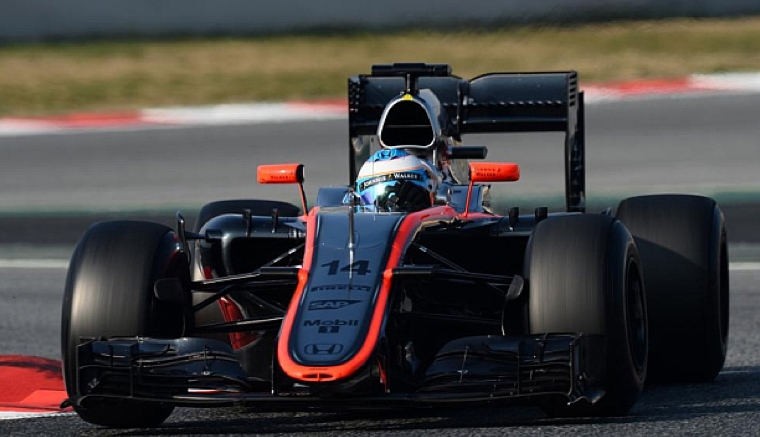 Alonso aprieta lo que puede