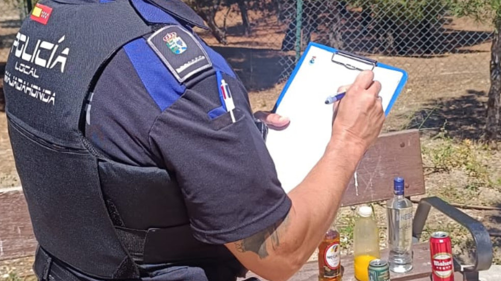 El Ayuntamiento intensifica durante el verano la lucha contra el botellón en parques y jardines