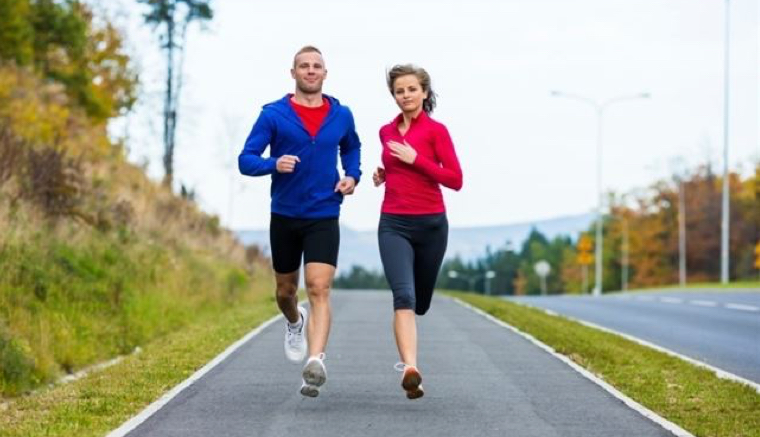 ¿Por qué el deporte es mejor en pareja?