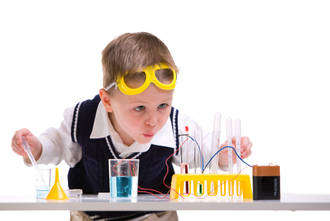 Taller para enseñar a los niños a través de experimentos