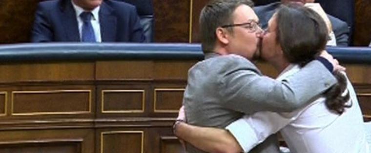 Fracasa Pedro se burla Rajoy y se besa Pablo