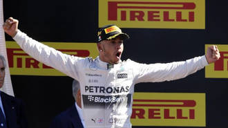 Hamilton vence por séptima vez y Alonso vuelve a abandonar