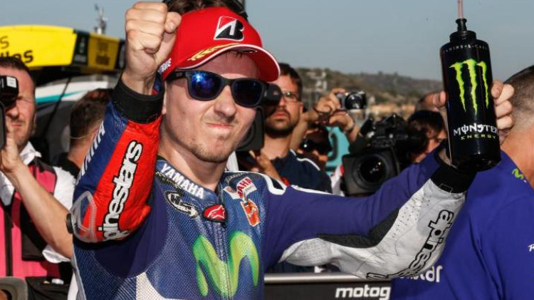 Lorenzo, campeón del mundo con Márquez haciendo de fiel escudero