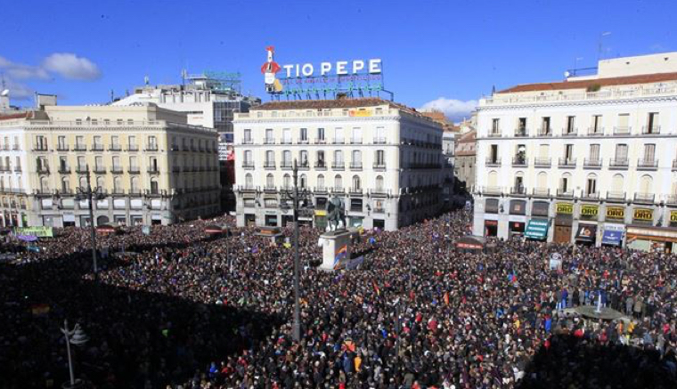 Más de cien mil personas apoyan en Madrid el cambio de Podemos