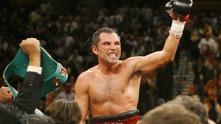 De la Hoya considera volver a boxear tras retirarse en 2008