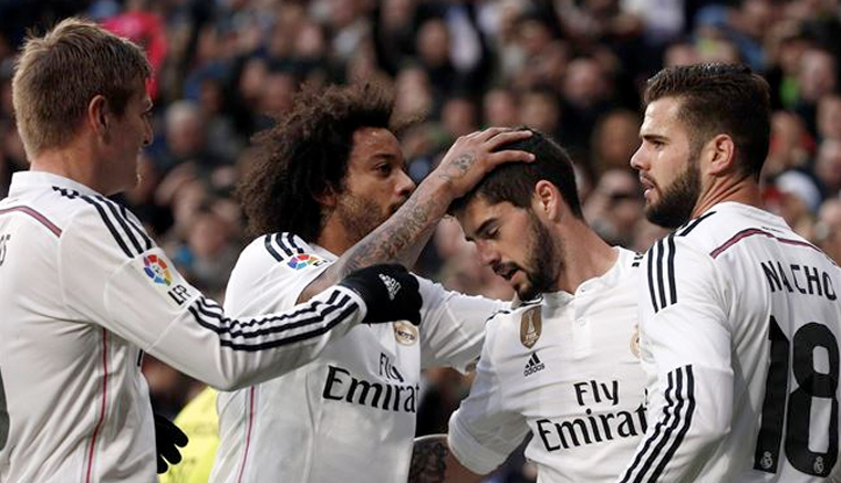 Isco guía al Madrid para seguir líder