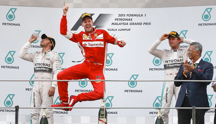 Vettel estrena triunfo con Ferrari