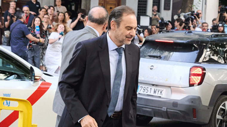 Ábalos llega a su tercera comparecencia en el Supremo y es recibido con gritos de 'corrupto' y 'putero'