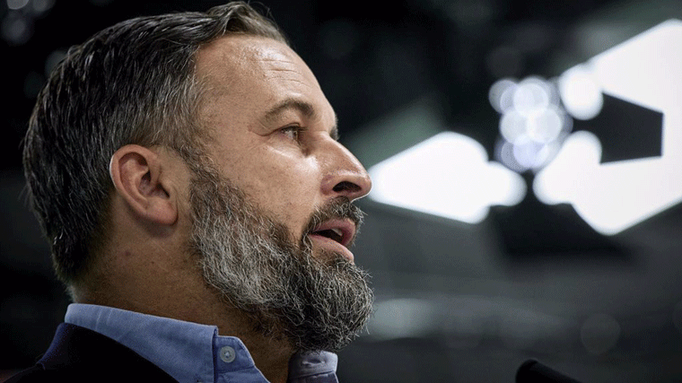Abascal recupera una publicación en redes de Aznar con Putin en la que celebran su 'buena amistad': 'Tápese, por favor'