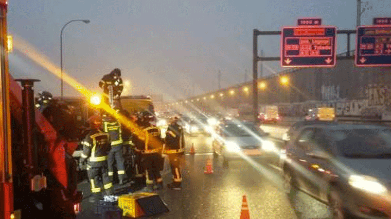 Una colisión múltiple provoca fuertes retenciones en la M-30